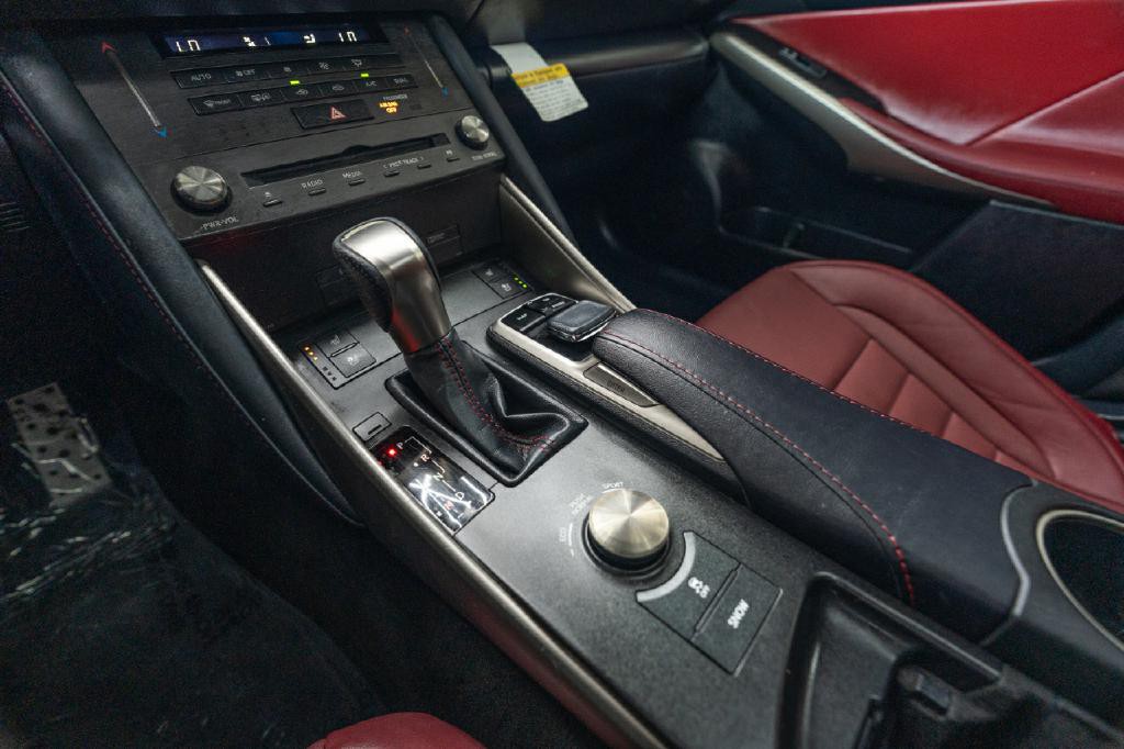 2019 Lexus IS Image 20