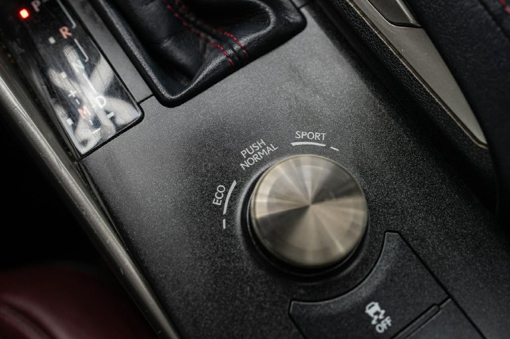 2019 Lexus IS Image 21