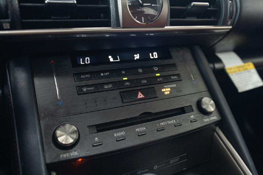 2019 Lexus IS Image 23