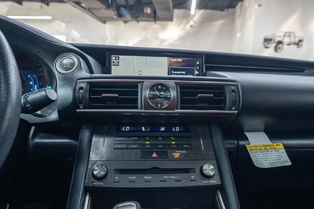 2019 Lexus IS Image 26