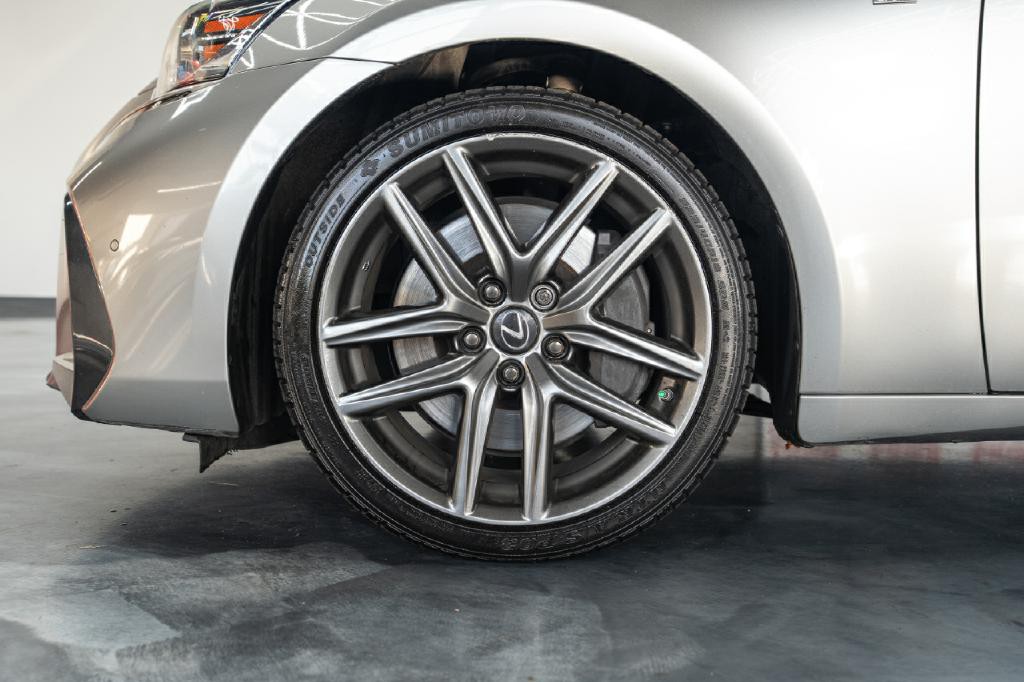 2019 Lexus IS Image 29