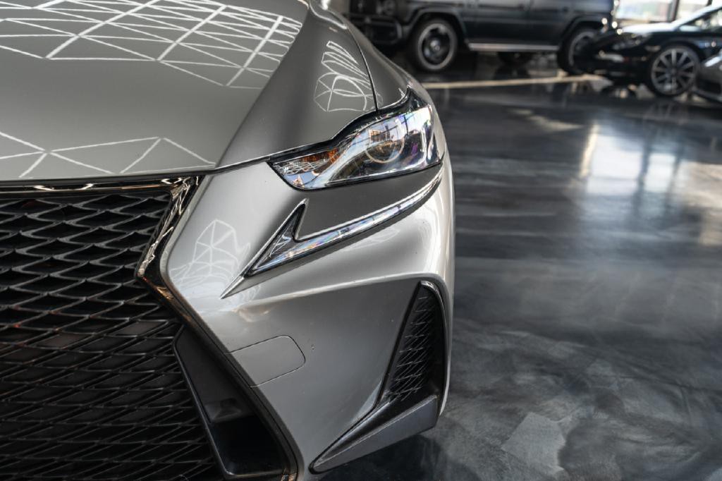 2019 Lexus IS Image 32