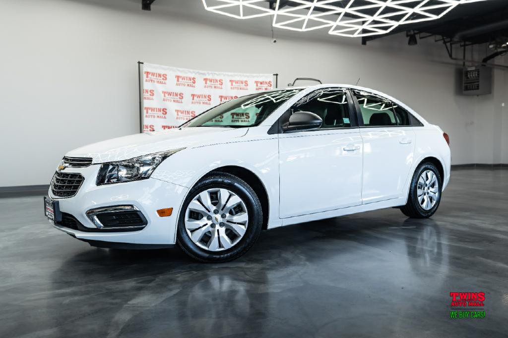2015 Chevrolet Cruze Image 2