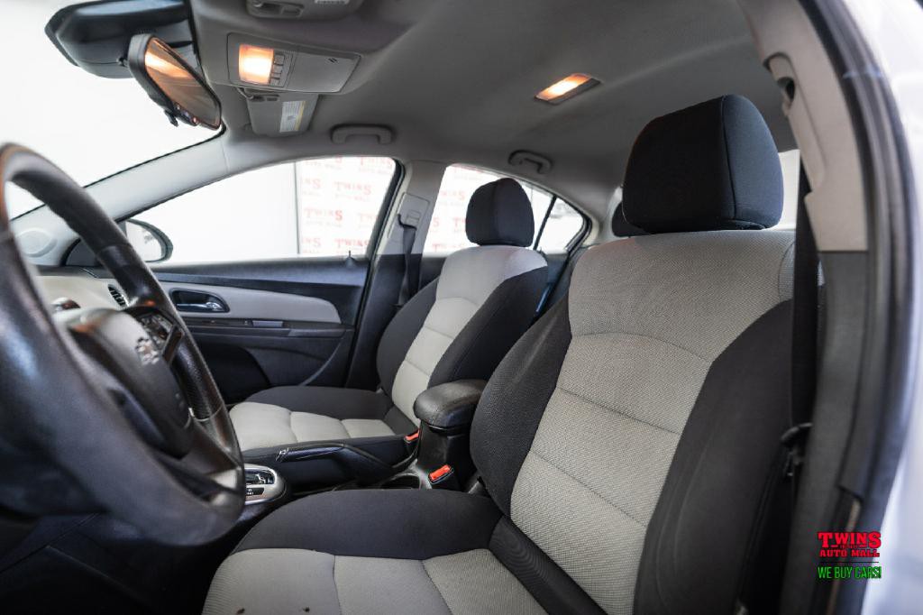 2015 Chevrolet Cruze Image 12