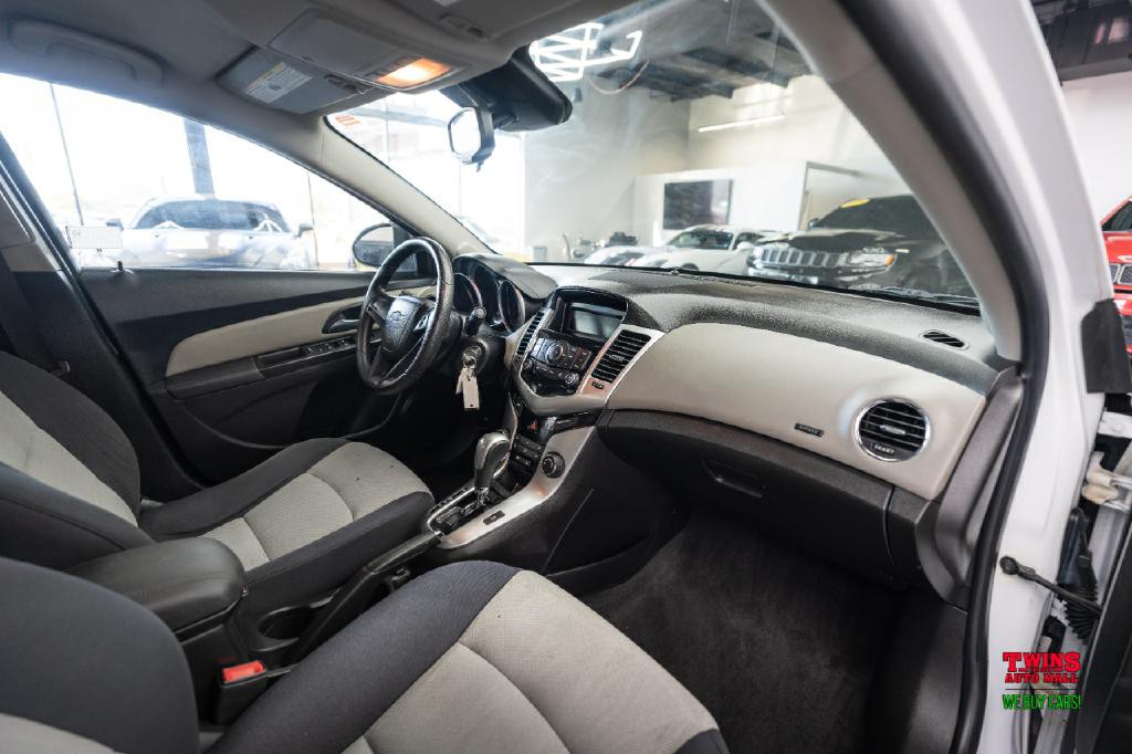 2015 Chevrolet Cruze Image 16