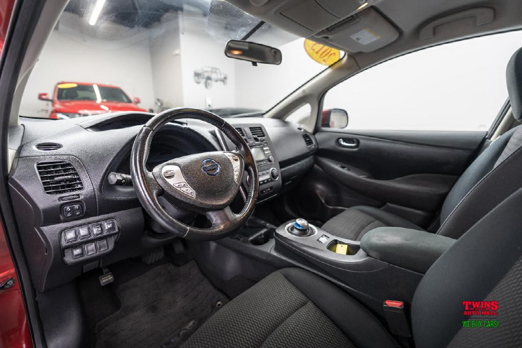 2015 Nissan Leaf Image 11