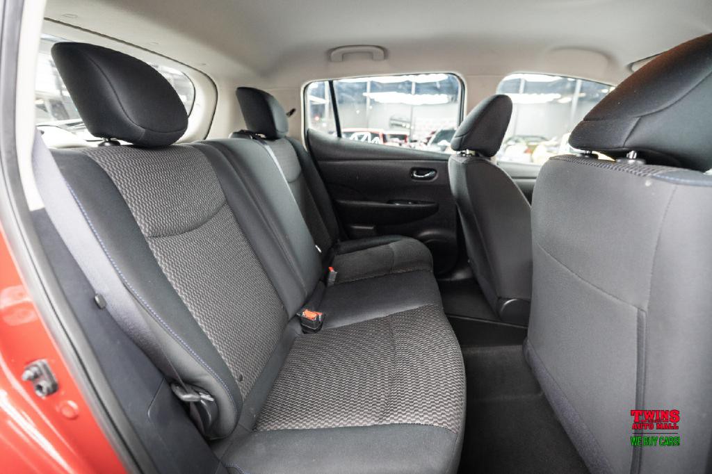 2015 Nissan Leaf Image 15