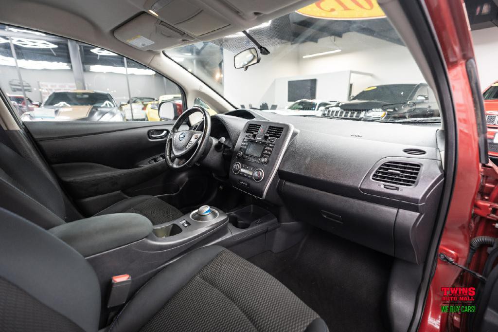 2015 Nissan Leaf Image 17