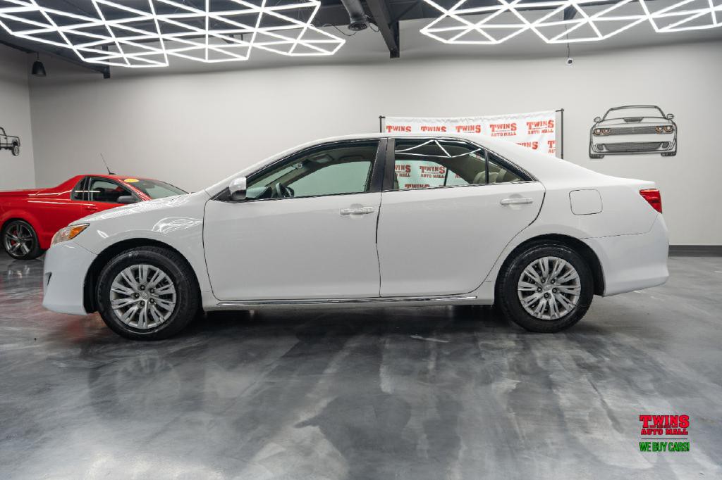 2012 Toyota Camry Image 3