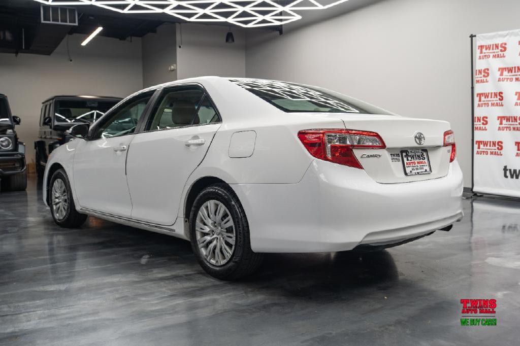 2012 Toyota Camry Image 4