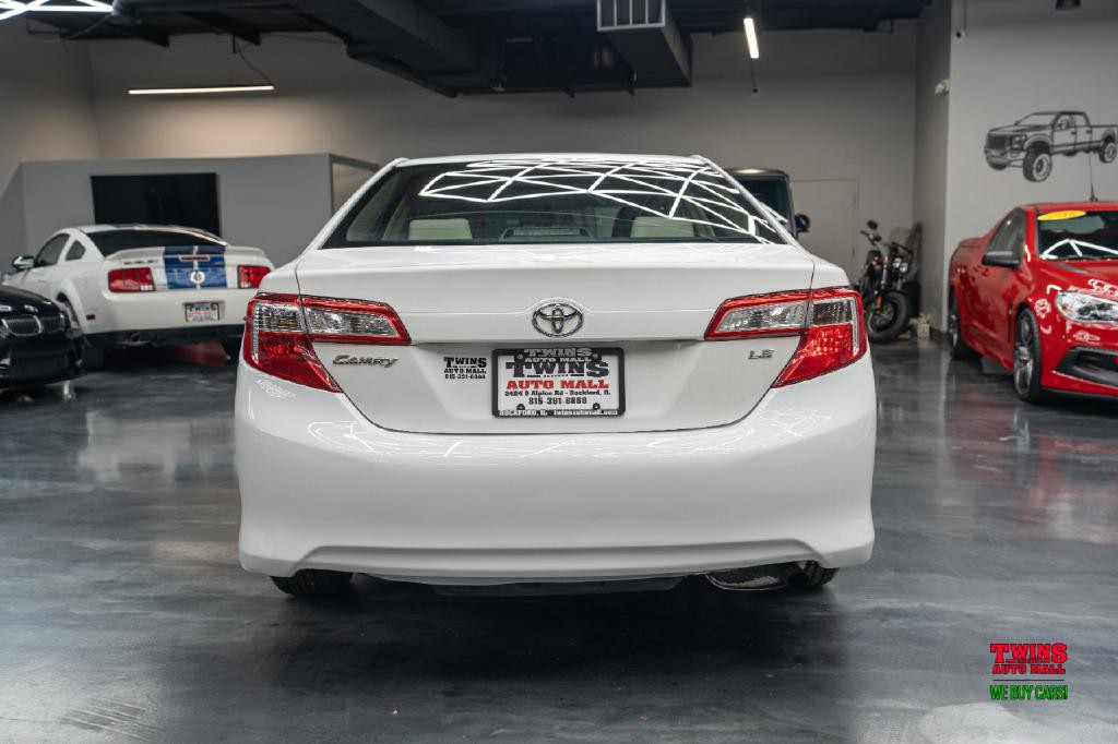 2012 Toyota Camry Image 5