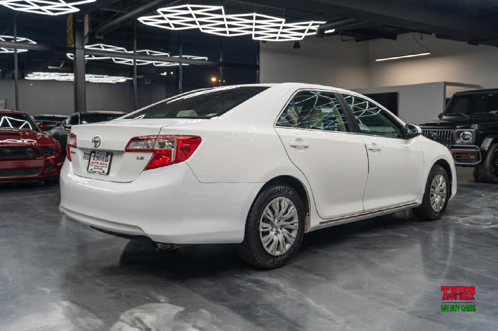 2012 Toyota Camry Image 6