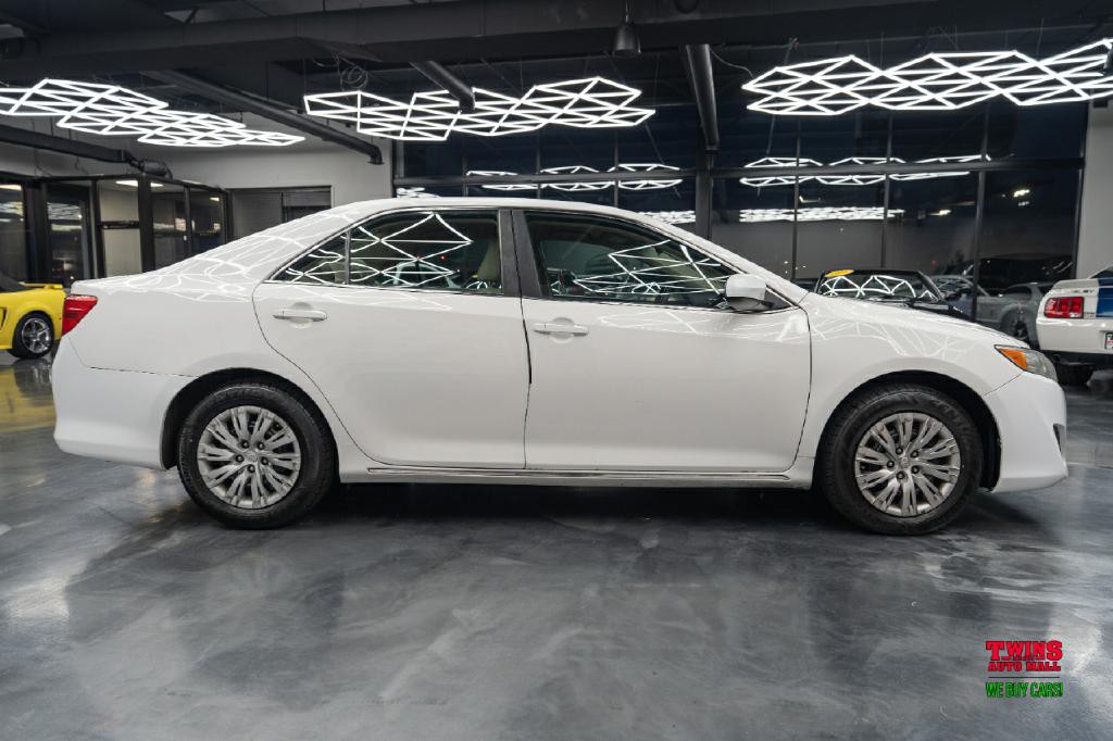 2012 Toyota Camry Image 7