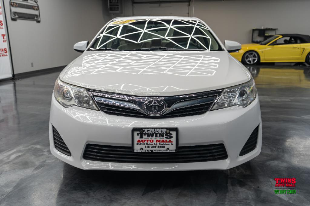 2012 Toyota Camry Image 9