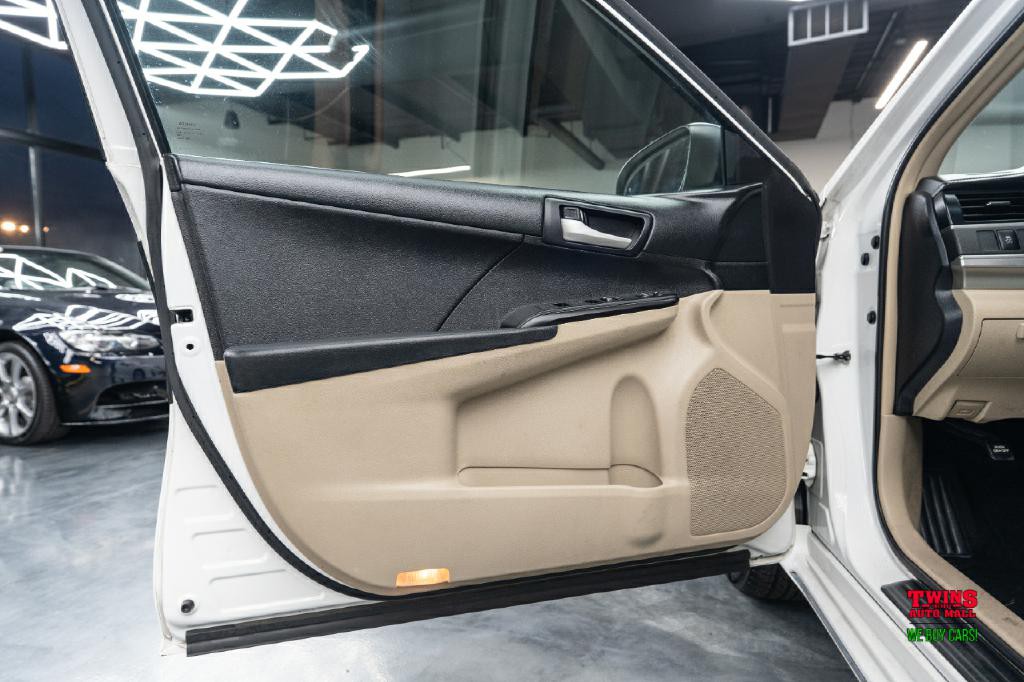2012 Toyota Camry Image 10