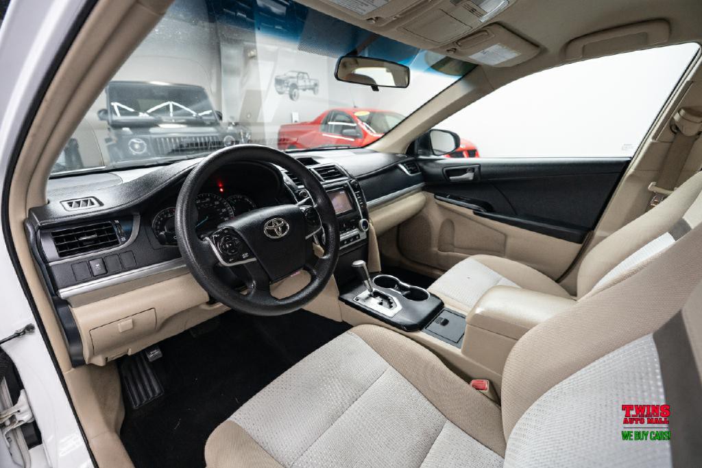 2012 Toyota Camry Image 11
