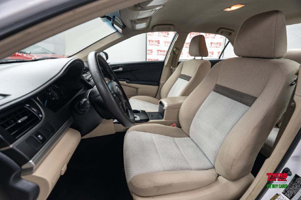 2012 Toyota Camry Image 12