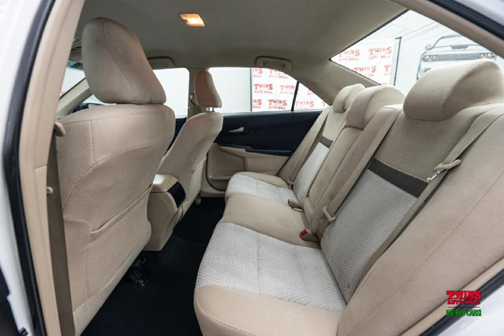 2012 Toyota Camry Image 13