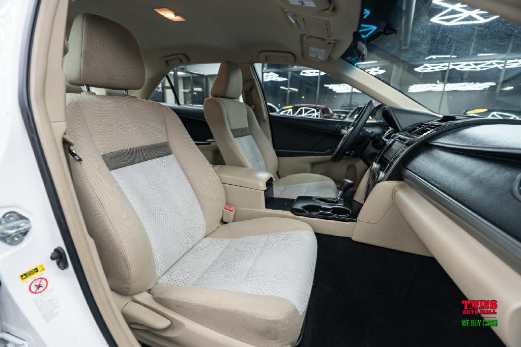 2012 Toyota Camry Image 15