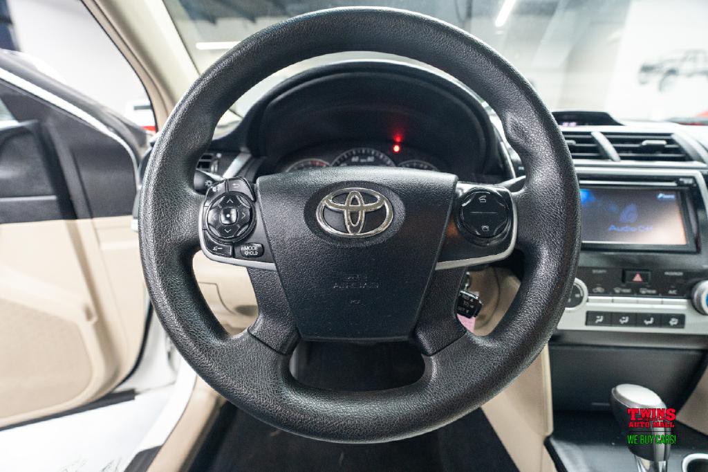 2012 Toyota Camry Image 17