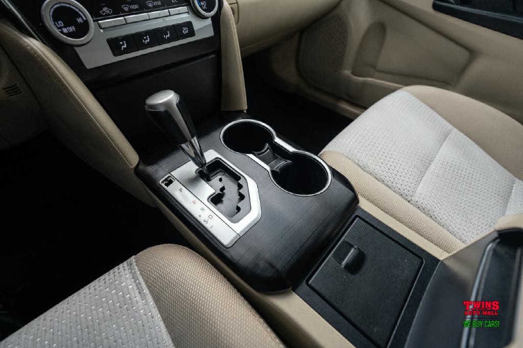 2012 Toyota Camry Image 19