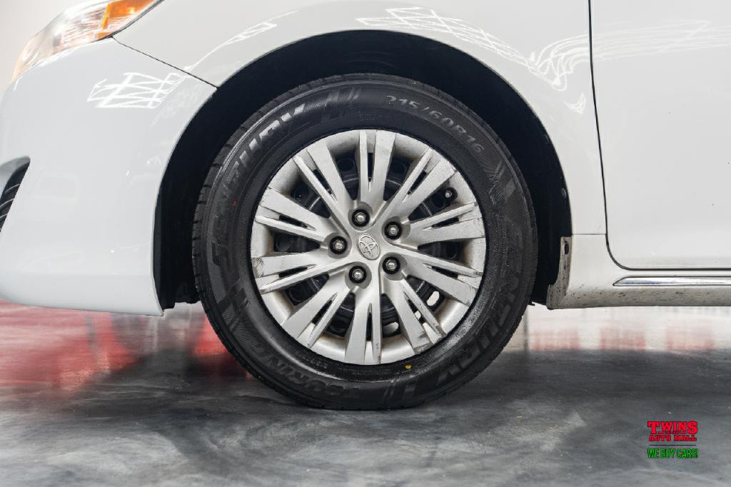 2012 Toyota Camry Image 22