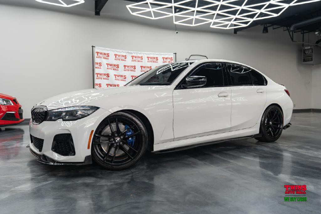2022 BMW 3 Series Image 2