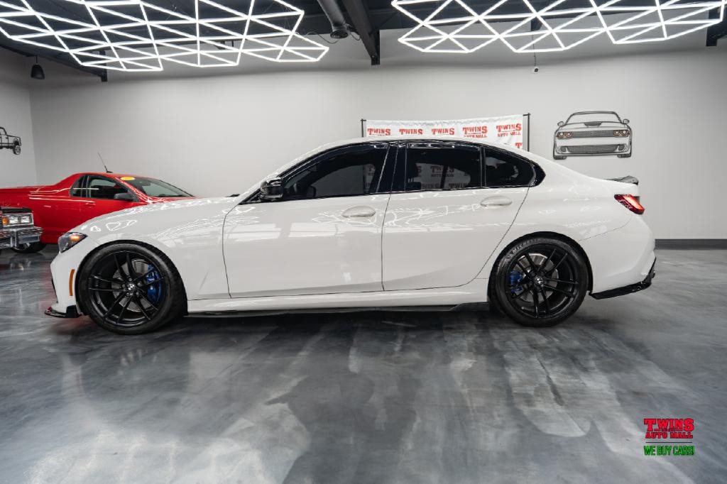 2022 BMW 3 Series Image 3