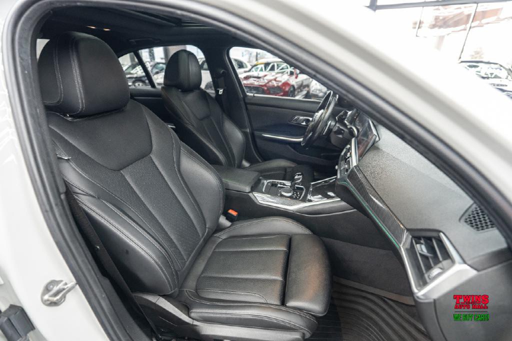 2022 BMW 3 Series Image 16