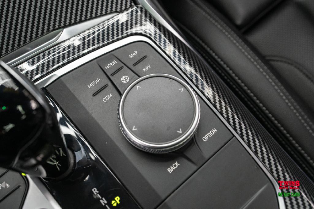 2022 BMW 3 Series Image 23
