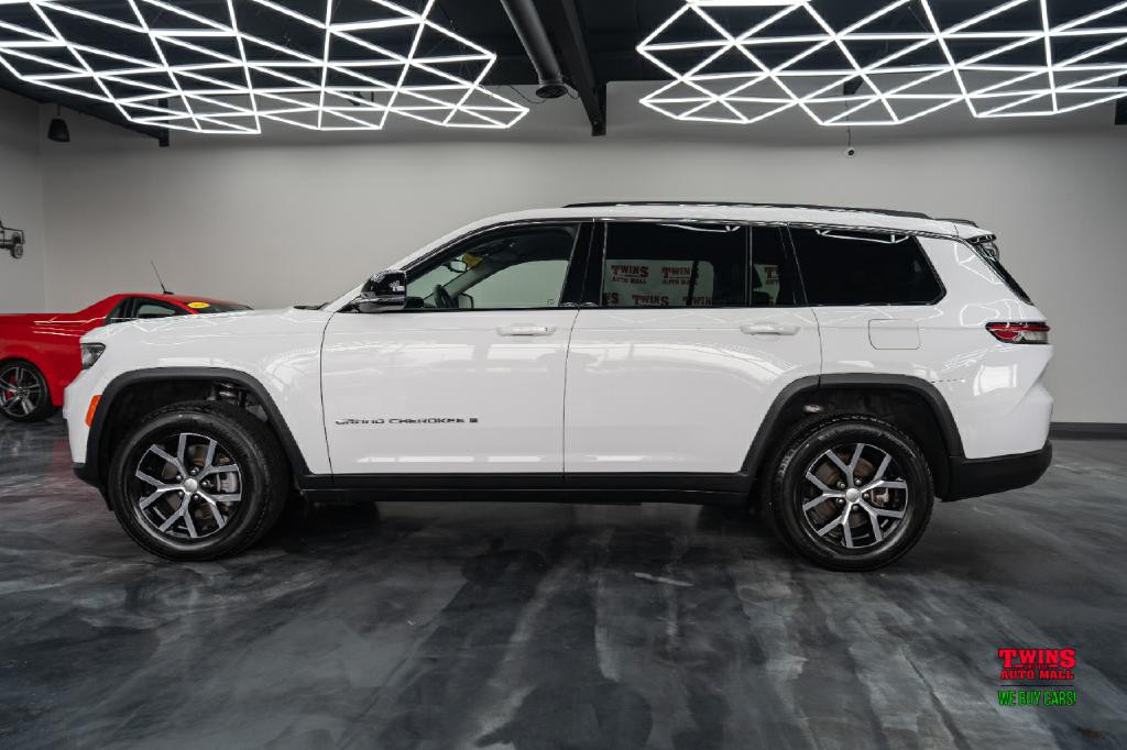 2023 Jeep Grand Cherokee Image 3