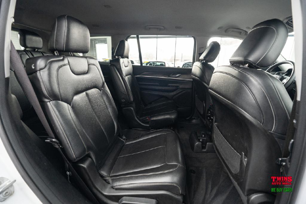 2023 Jeep Grand Cherokee Image 16
