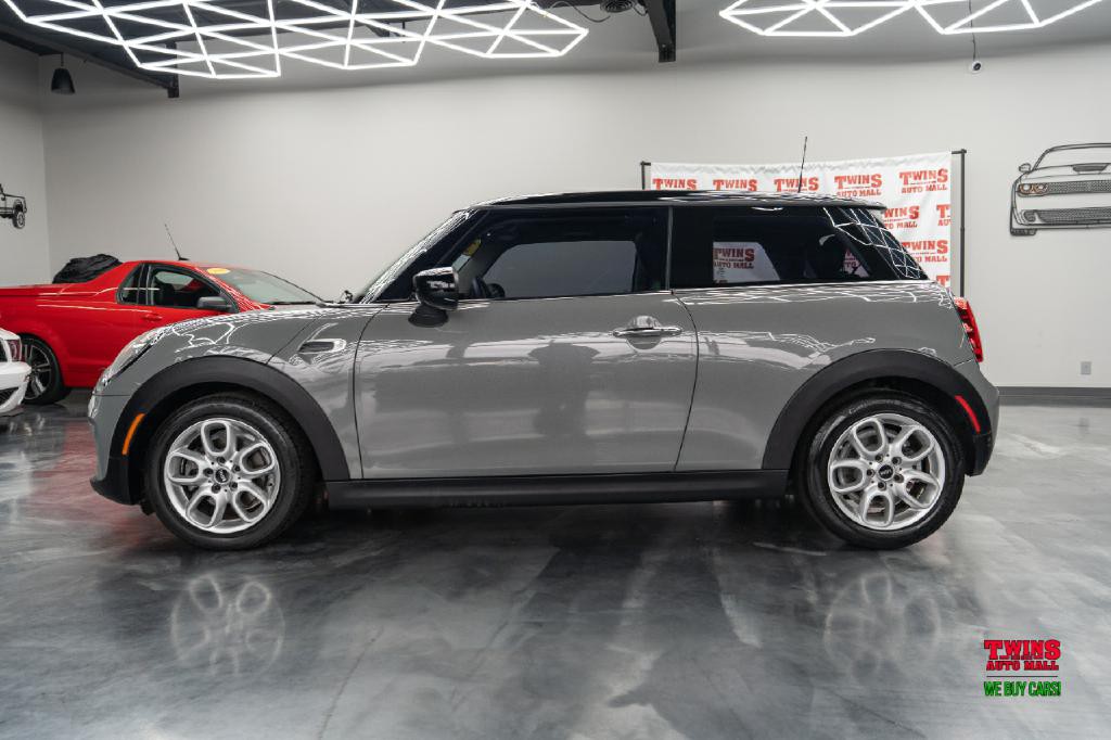 2020 MINI Cooper Image 3