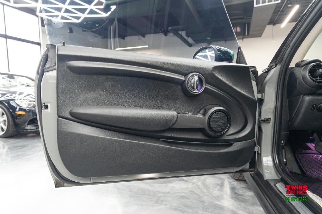 2020 MINI Cooper Image 10