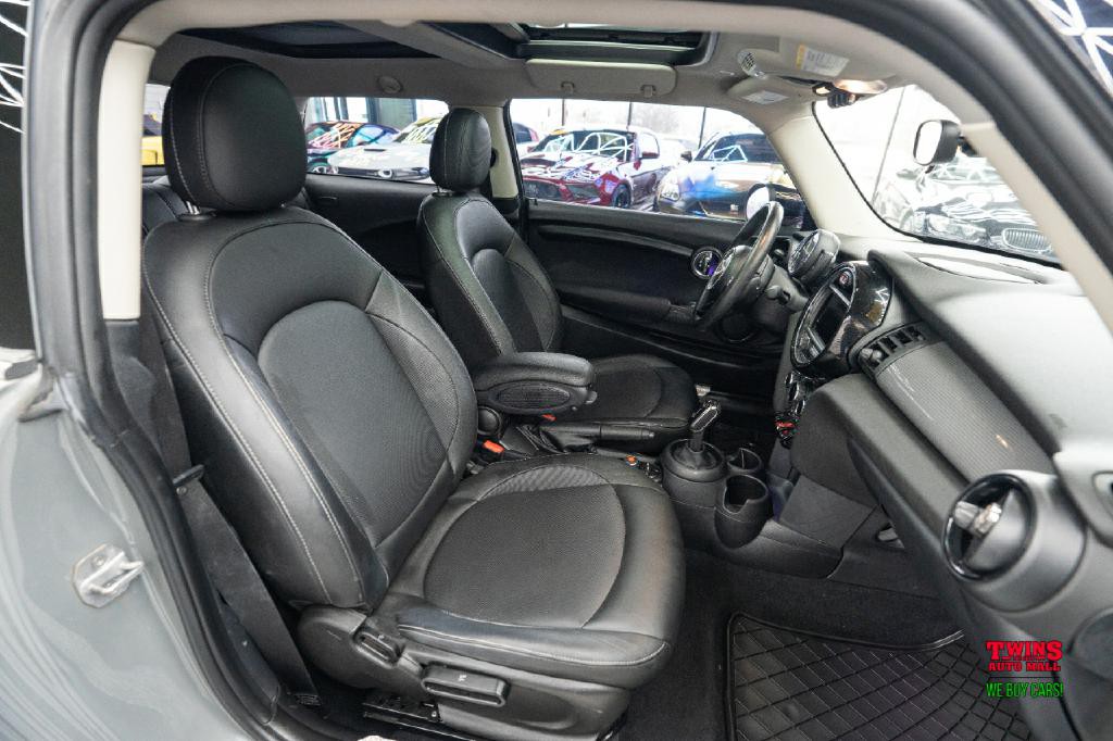 2020 MINI Cooper Image 15