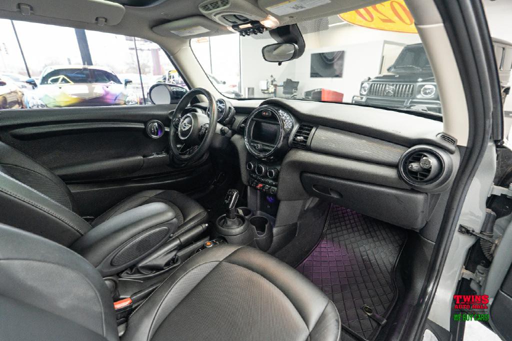 2020 MINI Cooper Image 16
