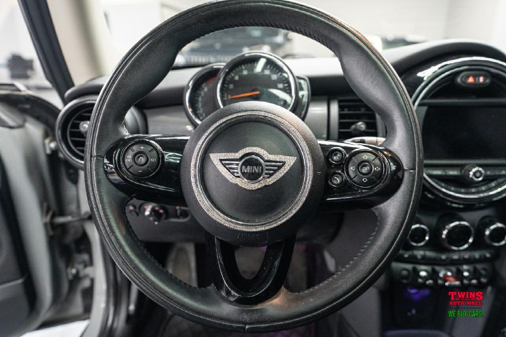 2020 MINI Cooper Image 17