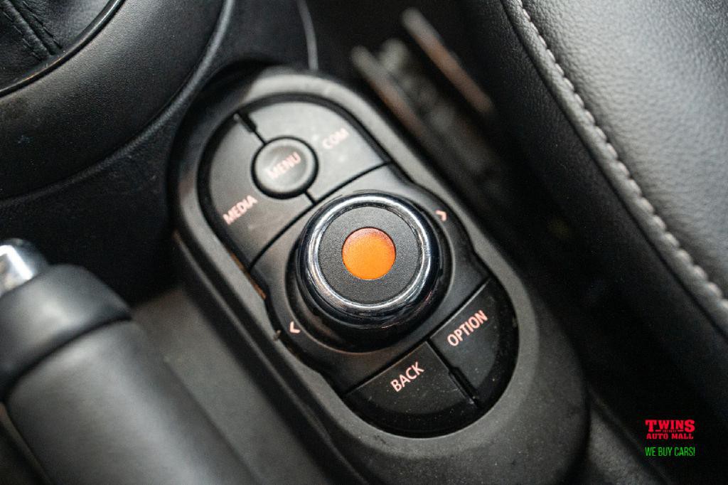 2020 MINI Cooper Image 21