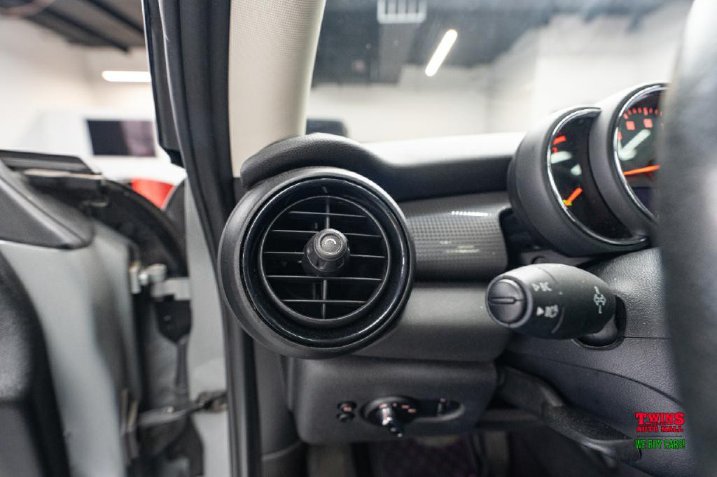 2020 MINI Cooper Image 24