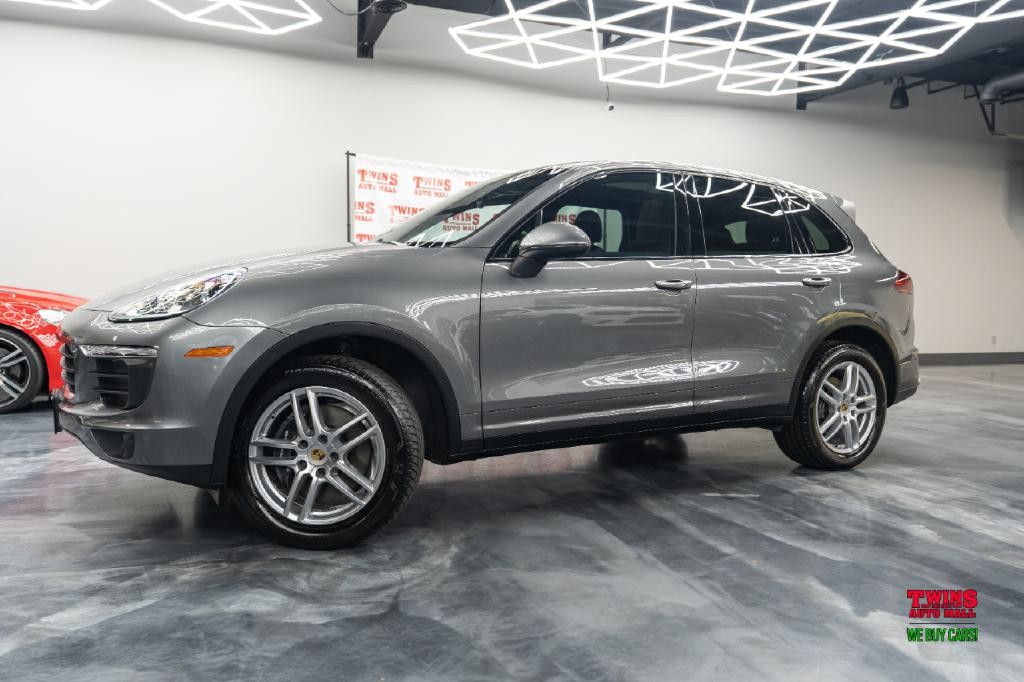 2018 Porsche Cayenne Image 2