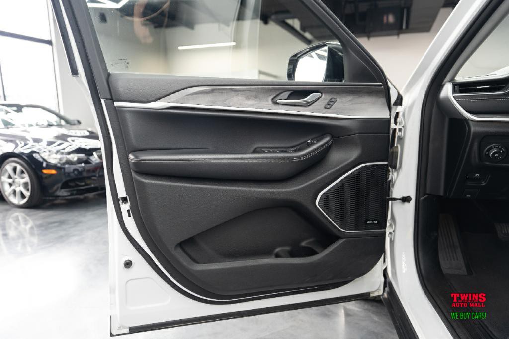 2022 Jeep Grand Cherokee Image 8