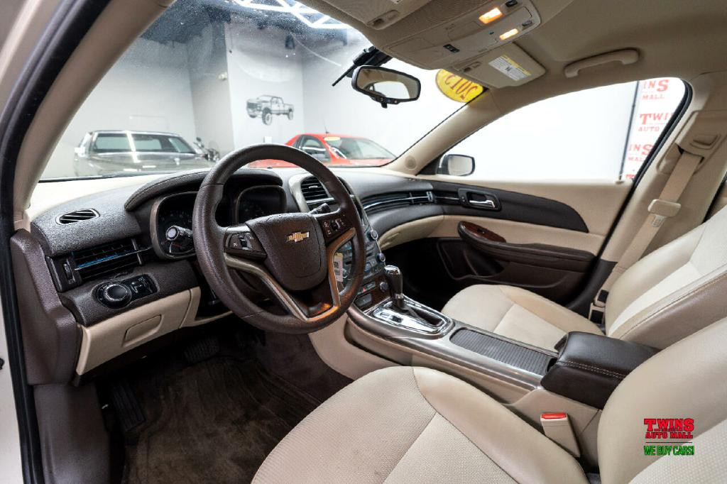 2013 Chevrolet Malibu Image 11