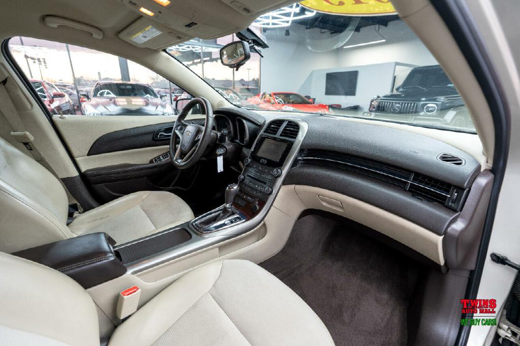 2013 Chevrolet Malibu Image 16