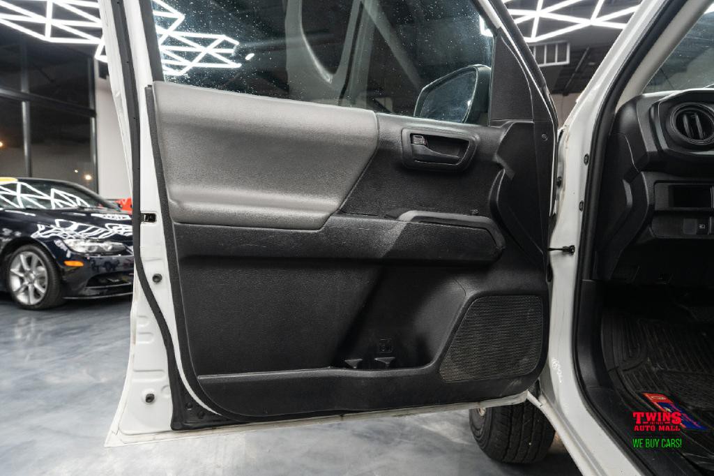 2019 Toyota Tacoma Image 10