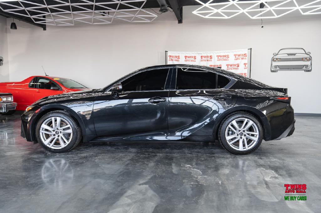 2021 Lexus IS Image 3