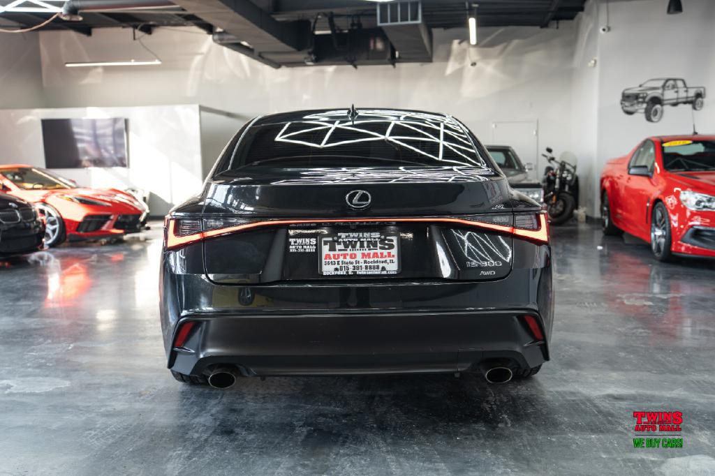 2021 Lexus IS Image 5