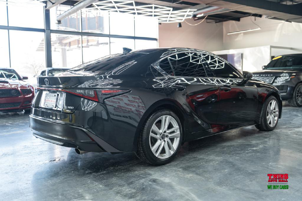 2021 Lexus IS Image 6