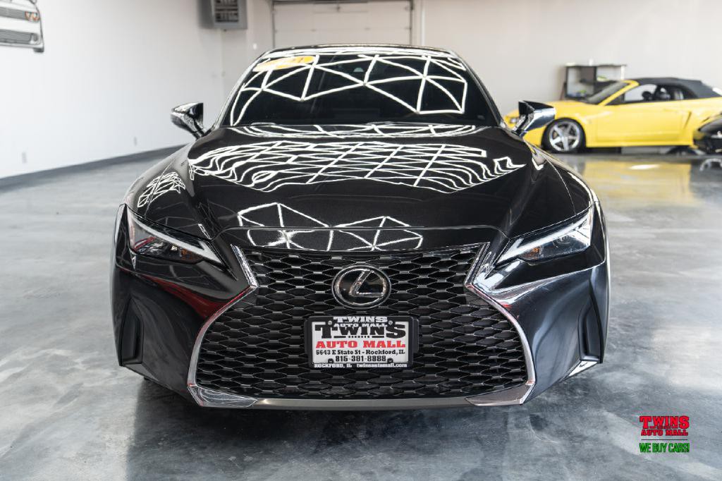 2021 Lexus IS Image 9