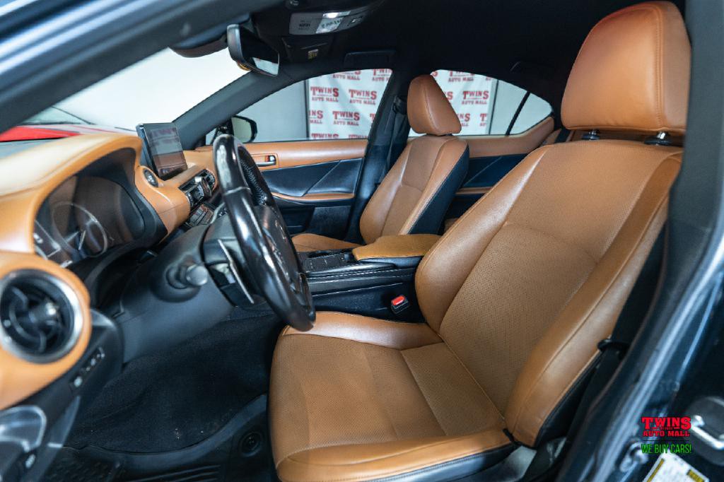 2021 Lexus IS Image 12