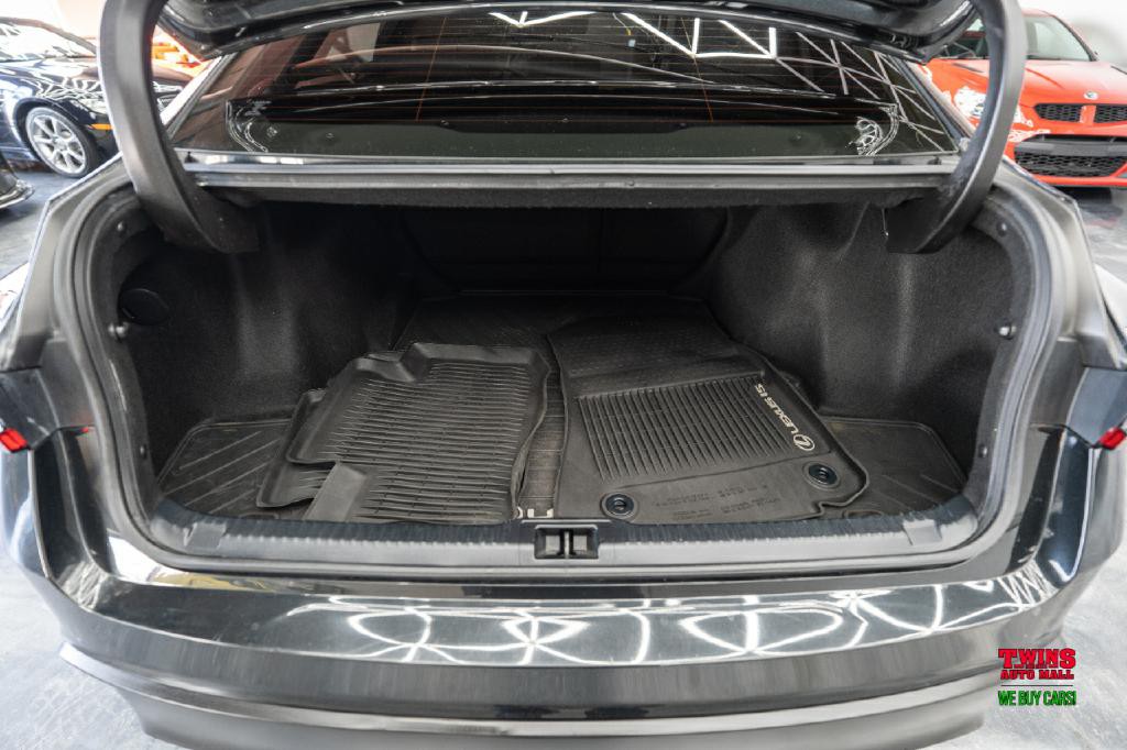 2021 Lexus IS Image 14